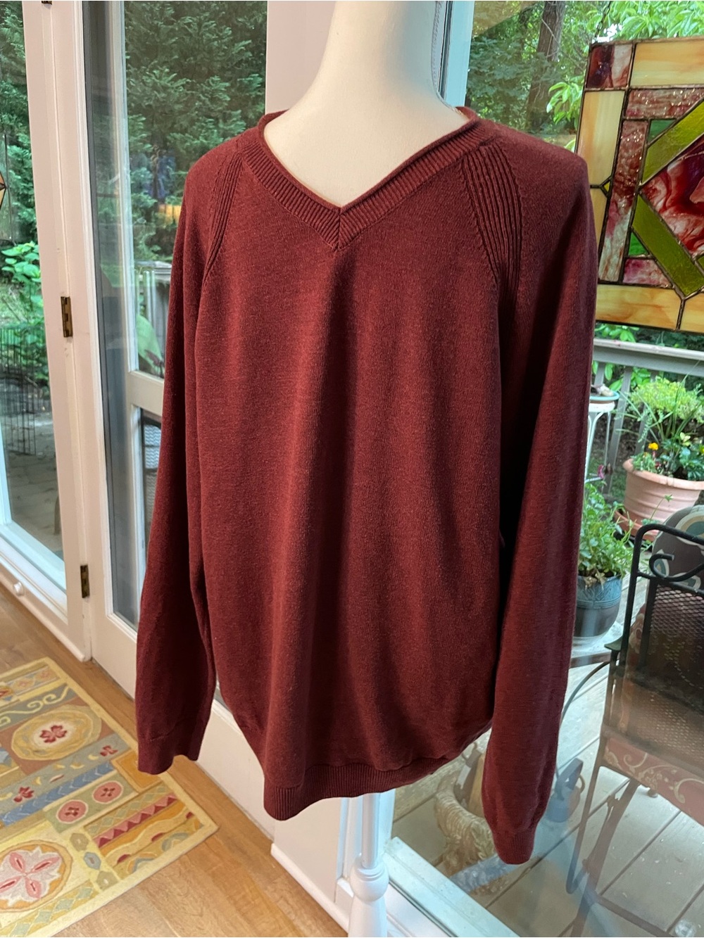 Men's V-Neck 100% Cotton Sweater in Burgundy